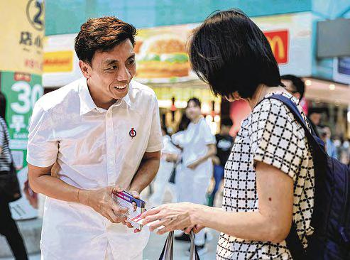 Calls for universal minimum wage a political move, says PAP's Jeffrey Siow