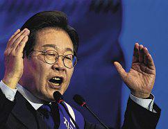 S. Korean presidential hopeful's future in doubt after court ruling