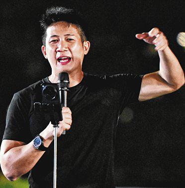 Independent candidate challenges PAP rival to close S'pore Pools branch