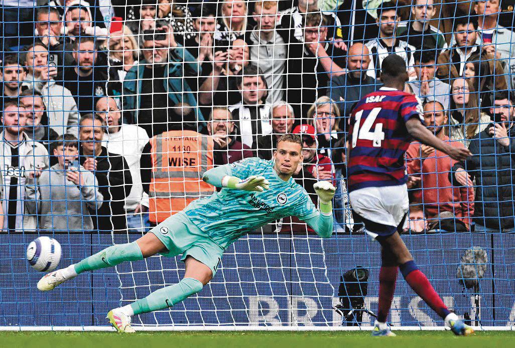Magpies Stay in Hunt for Top-Five Finish