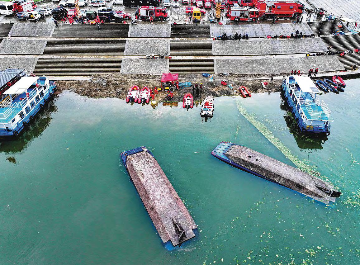 Chinese tourist boats flip in torrential rain, strong winds