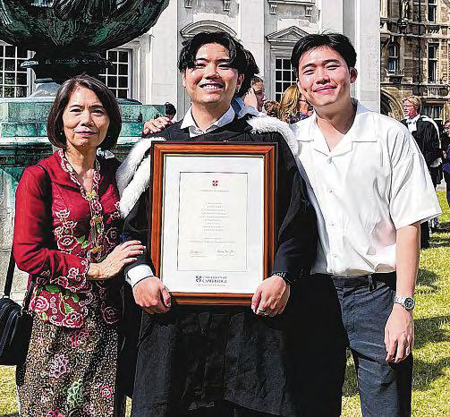 More S'pore Polytechnic Graduates Heading to Top Overseas Universities