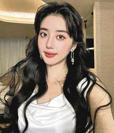 Actress Eleanor Lee denies making derogatory comments about Chinese people