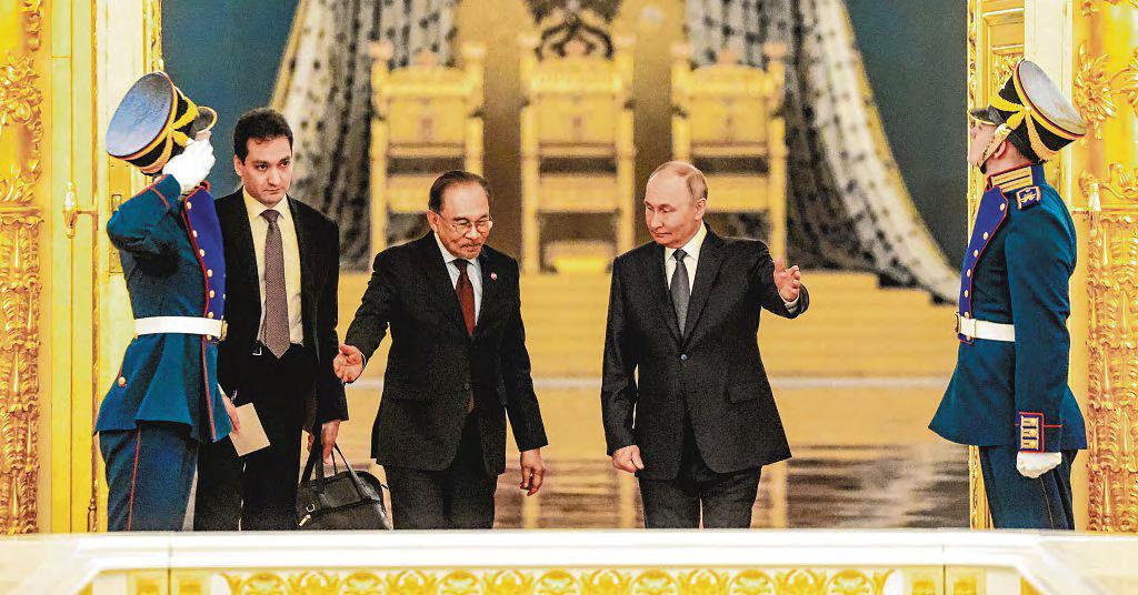 Russia Ready To Help In Independent MH17 Probe, Putin Tells Anwar