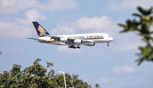 SIA Posts Record $2.8b Net Profit, Staff to Get 7.45 Months' Bonus