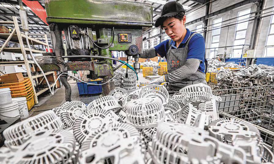 China Cuts 2 Key Interest Rates to Historic Lows as Trade War Simmers