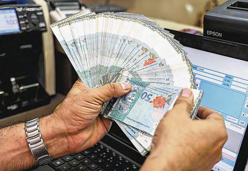 Ringgit May Gain Most in S-E Asia If Exporters Convert Foreign Deposits