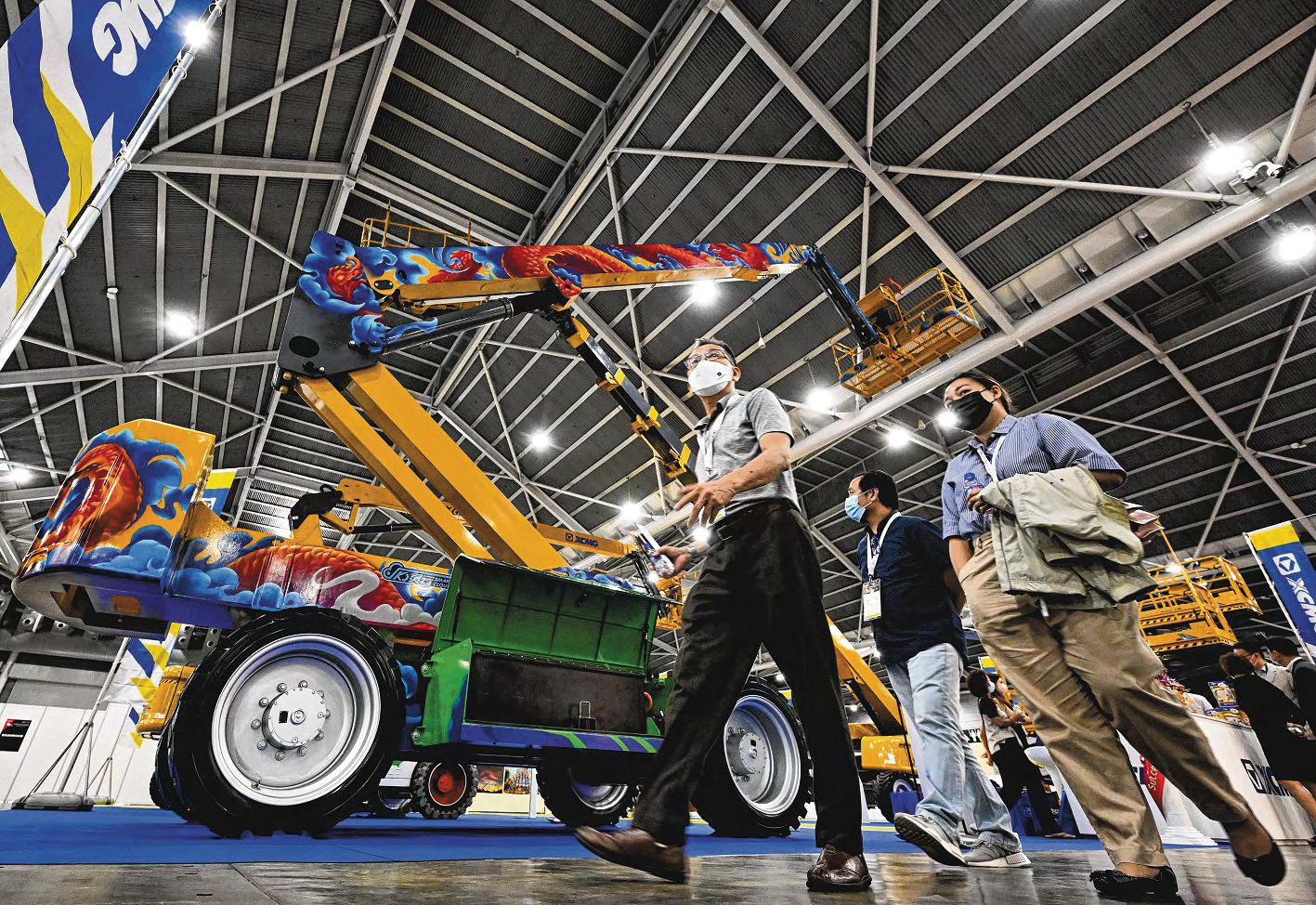 Chinese EV Trucks Will Build the Cities of the Future