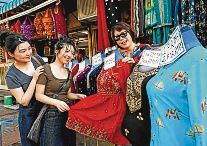 Scholars From China Flock To Malaysia