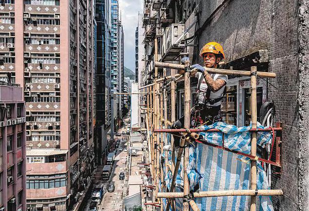 HK's bamboo scaffolding still hanging on, despite call to move to metal