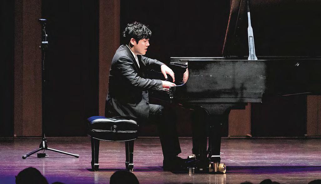 Van Cliburn winner dazzles with technical mastery