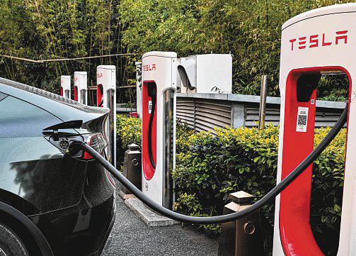 Tesla Sales in EU Down 53% as Chinese EV Makers See Share Surge