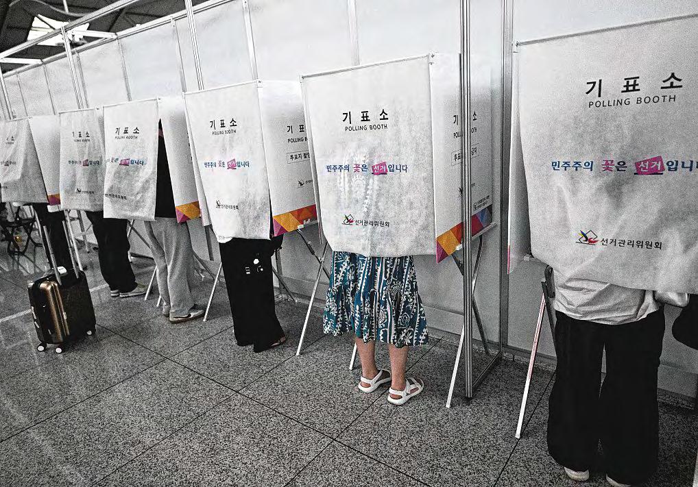 Early voting begins in South Korea's presidential polls