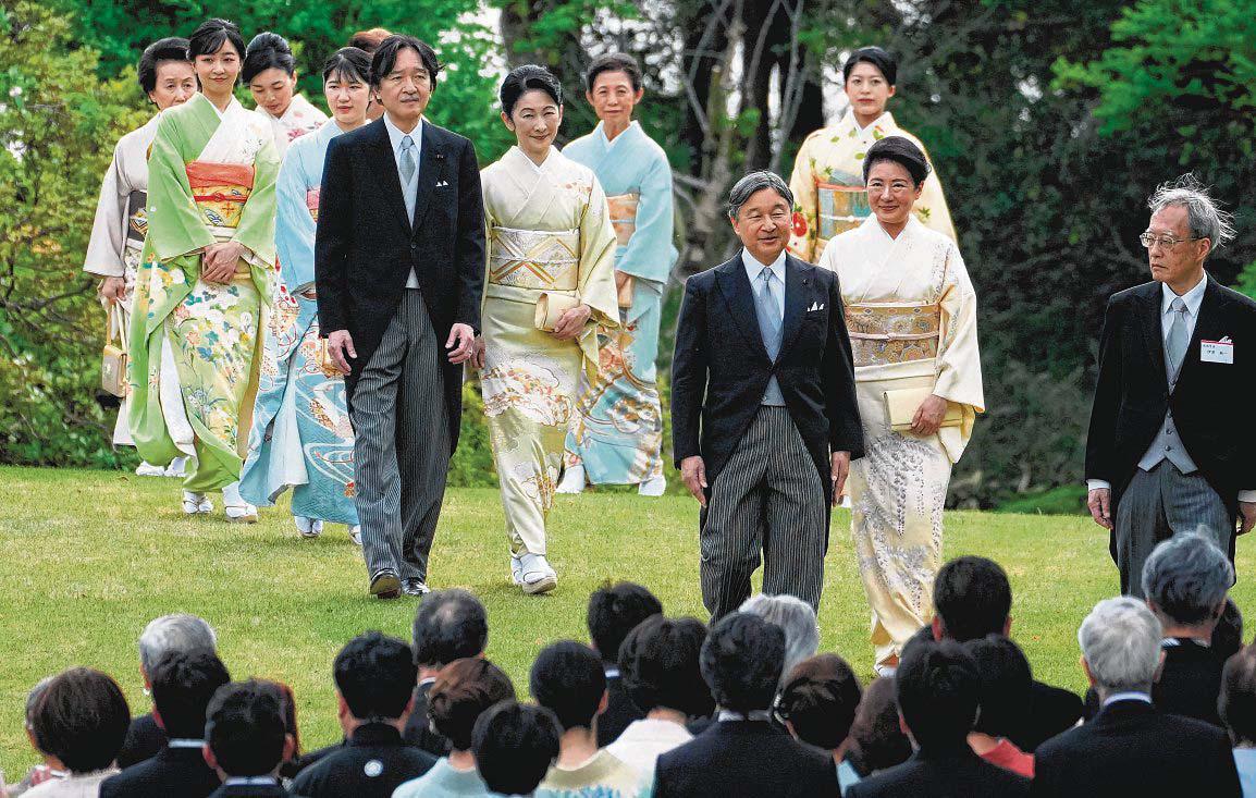 Pro-govt newspaper shocks with call for female emperor in Japan