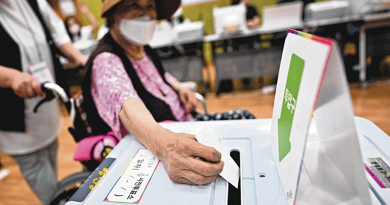 Lee Jae-myung May Ride Wave of Public Anger into South Korea's Blue House