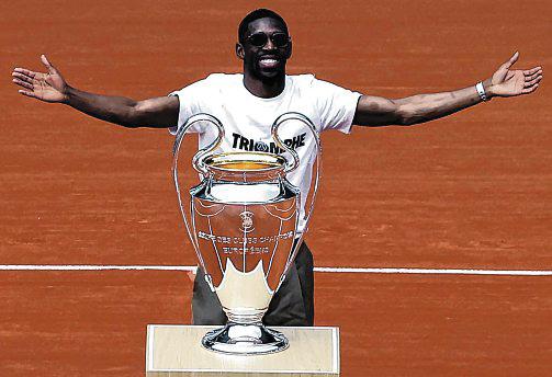 Rapturous Roland Garros cheers for PSG's Champions League hero