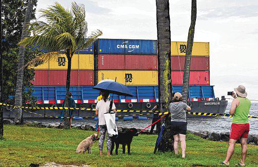Barge grounded off Sentosa's Tanjong Beach towed away safely for checks