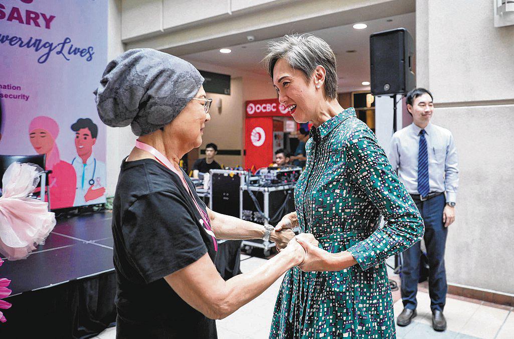 Volunteers Knit Inserts to Boost Breast Cancer Survivors' Confidence