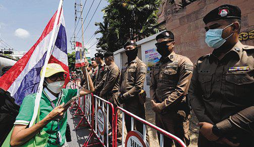 Thailand says it beefed up troops on border after Cambodia increased numbers