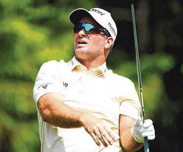 Fox, Manassero share slender lead in Canada