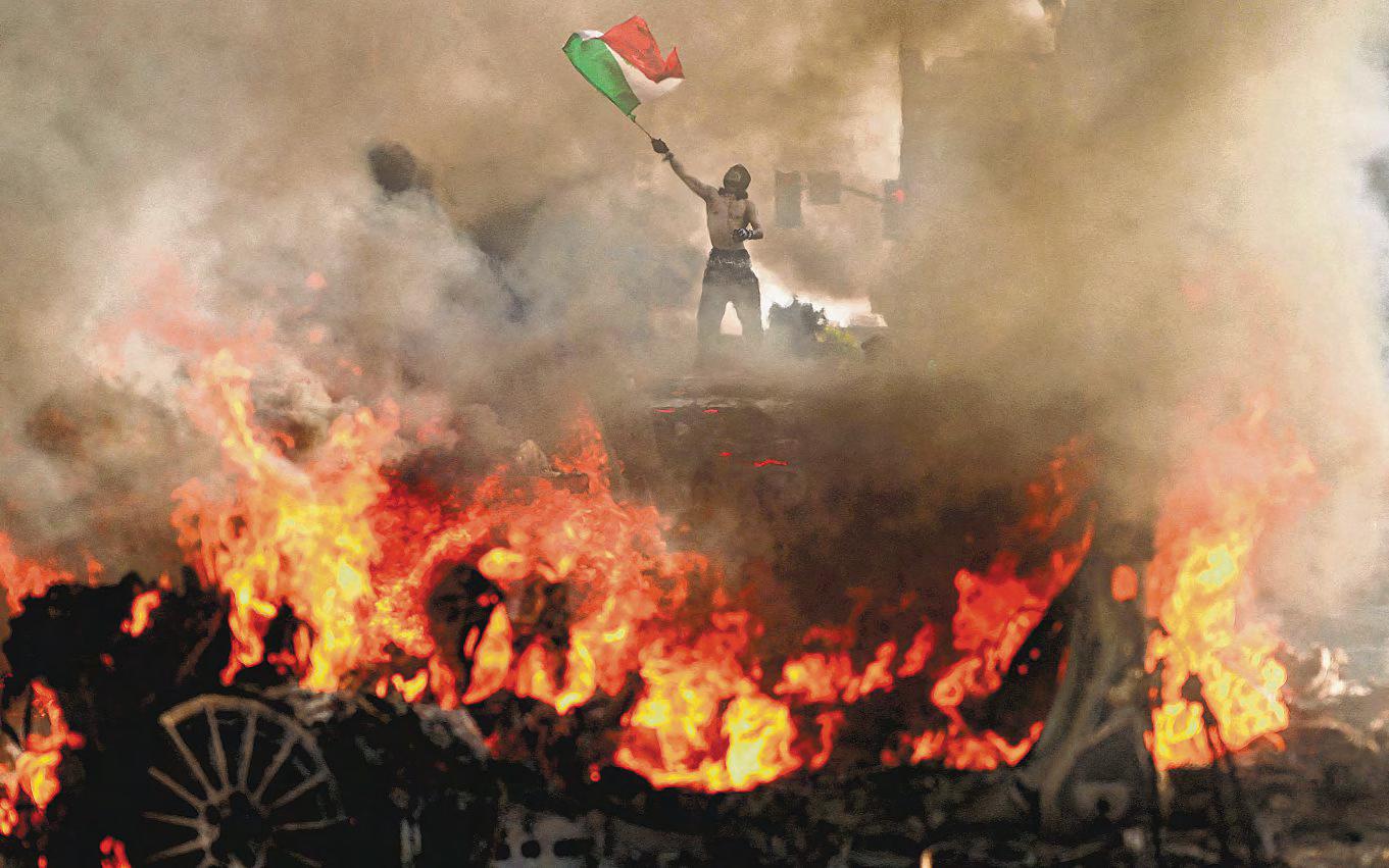 Trump Jumps At Chance For Stand-Off In Los Angeles Over Illegal Immigration