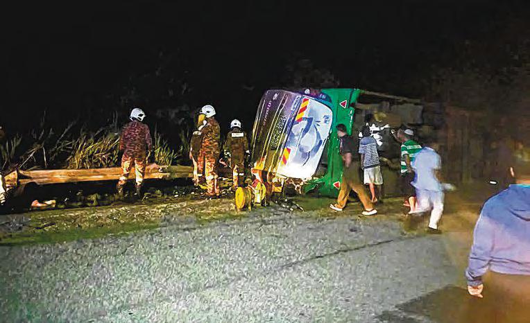 15 students die after bus, MPV collide on Malaysian highway