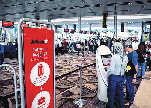 Jetstar Asia passengers struggle to get refunds for cancelled flights