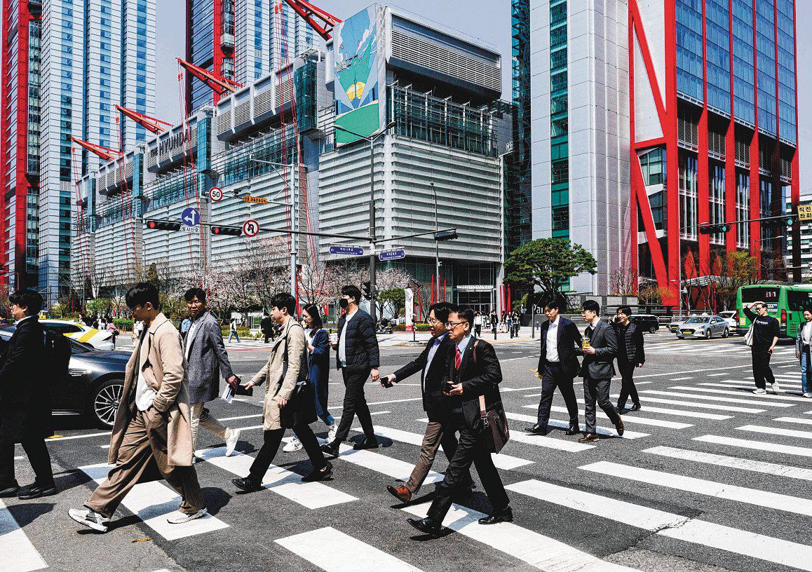Can South Korea Afford a 4½-Day Work Week?