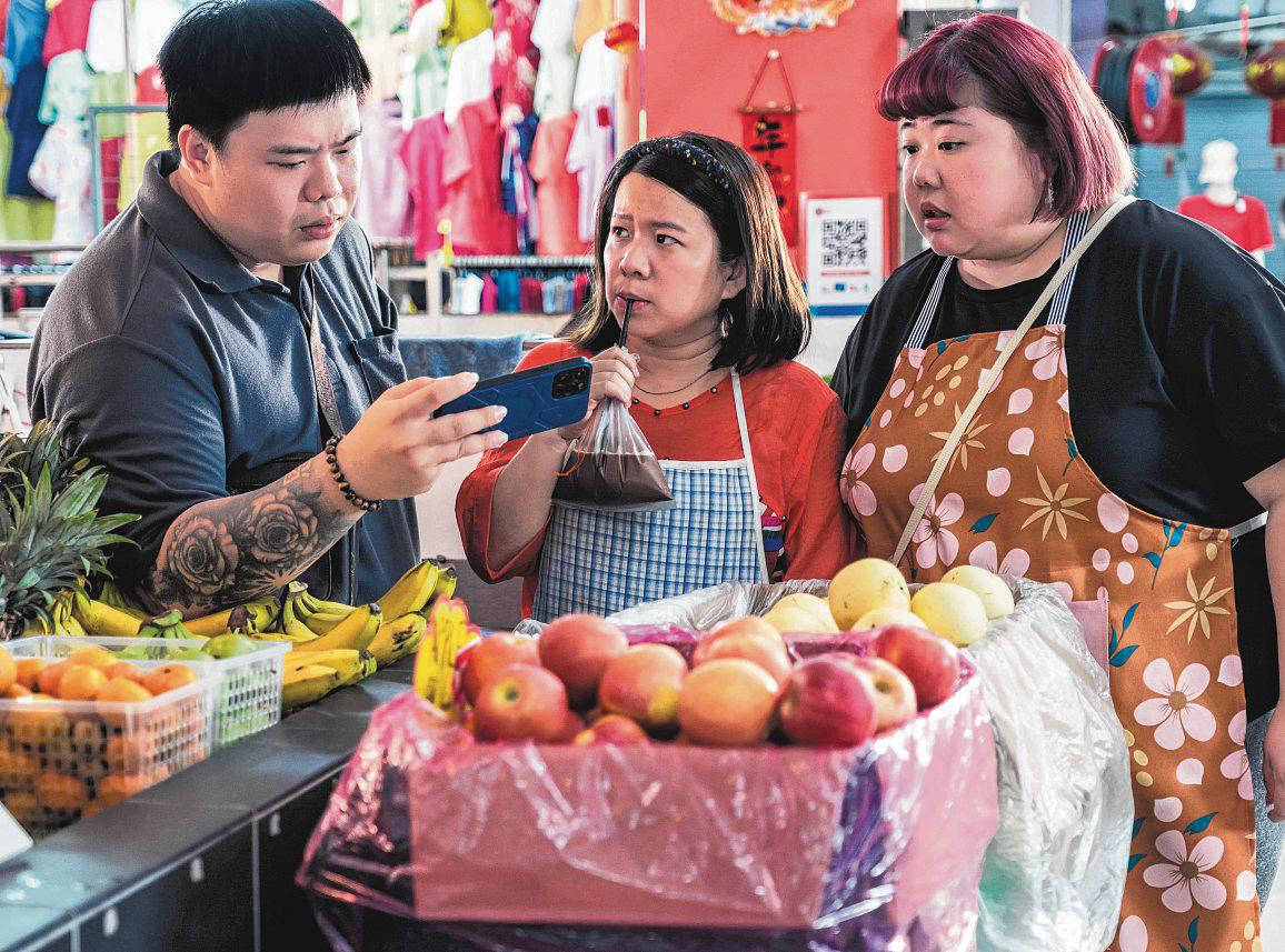 Local influencer and entrepreneur Mayiduo directs and acts in the comedy Follow Aunty La