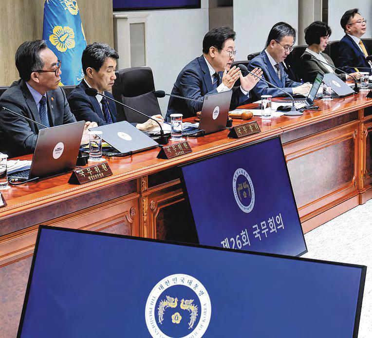 Lee Jae Myung 'buying time' with Cabinet crowdsourcing