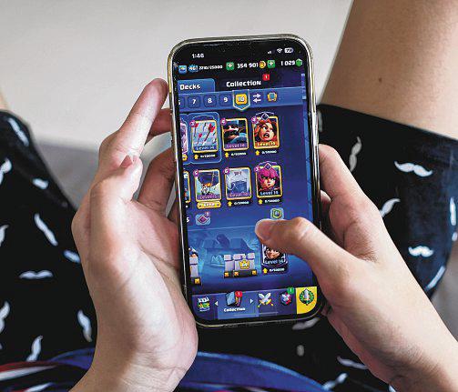The Smartphones Have Not Defeated Us. Yet.