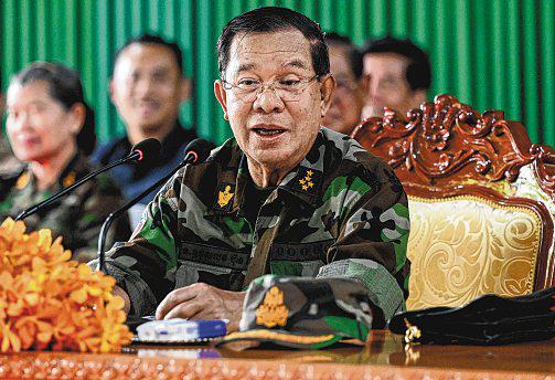 Thai PM, Cambodian ex-PM visit different parts of disputed border amid tensions