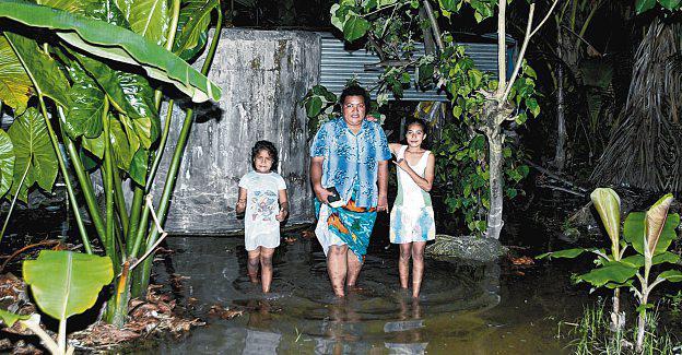 Tuvalu citizens apply quickly for Australia's special 'climate visa'