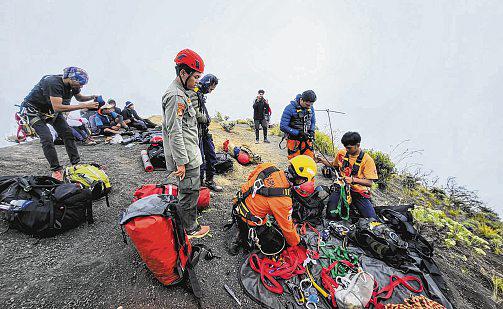 Mount Rinjani rescue protocols under review after tourist's death
