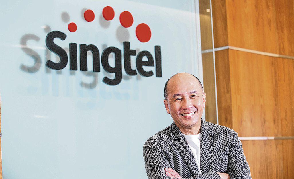 Singtel CEO's Pay Rises Over 16% to $8.2m as Net Profit Jumps 400%