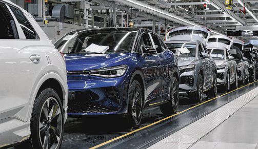 German factory orders drop as US trade talks enter home stretch