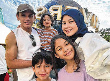 KRU Singer Yusry Grateful for Return of Lost Phone at Universal Studios Singapore