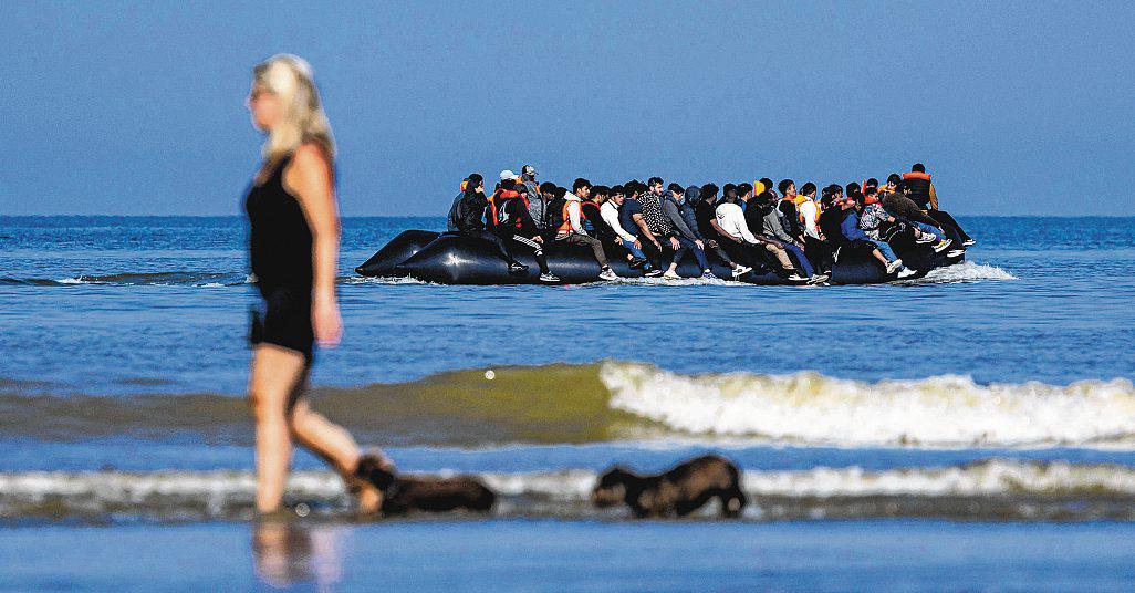 Migrant crossings cast shadow on Starmer-Macron summit