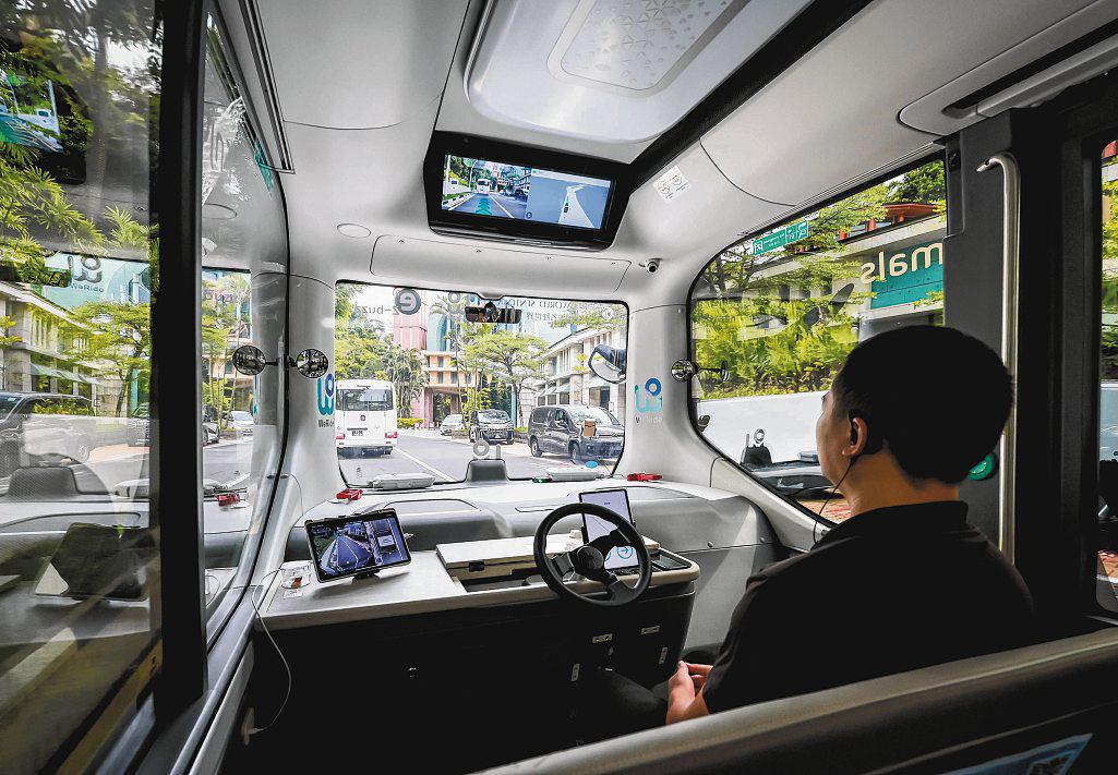 Questions to be addressed as push for driverless vehicles here gains speed
