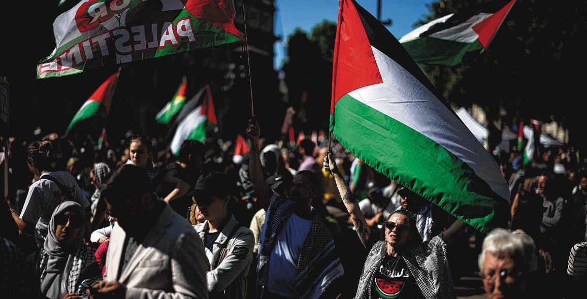 As Gaza crisis festers, British Muslims unhappy with govt could align with far left
