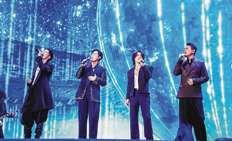 Boy band F4 reunite for surprise performance at Mayday concert