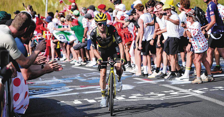 Hard start, but Yates charges on for victory