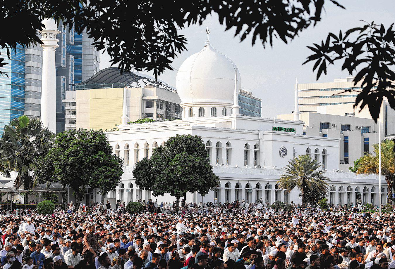 A Modern Interpretation of Islam in Indonesia Fuels a Push for 'Global Muslims'