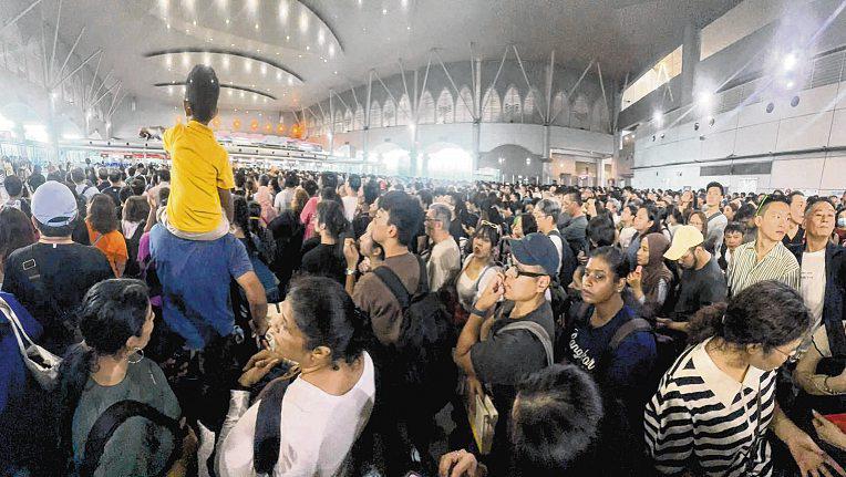 Autogate Glitch at Malaysia's Major Checkpoints Causes Chaos for Visitors