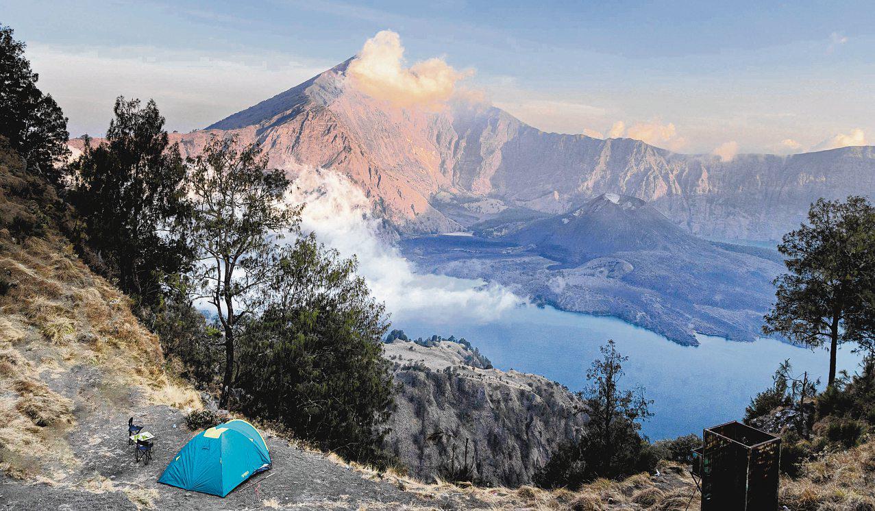 Indonesia Partially Shuts Mt Rinjani After Accidents Involving Foreign Climbers