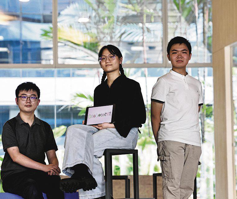 3 Students Set Up Science Journalism Contest, With One Using Scholarship Funds for Prize Money
