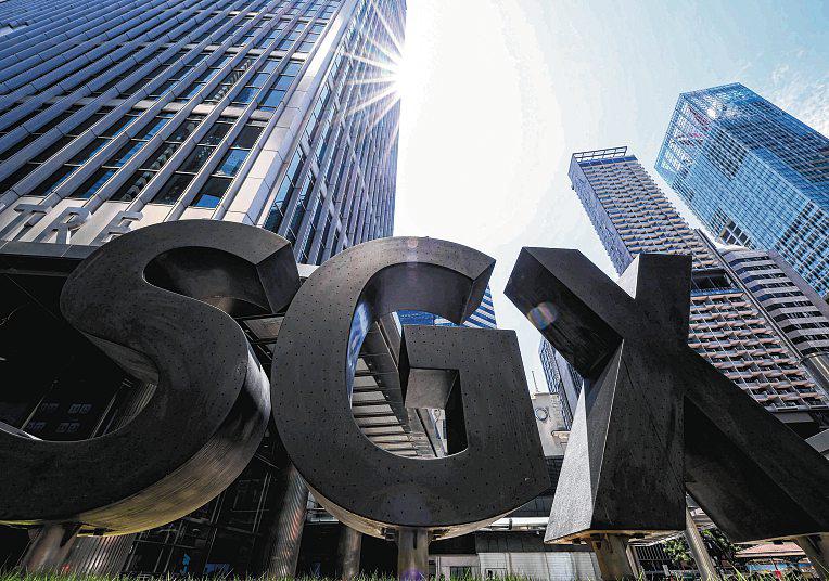 Unlocking higher offers: How company funds can boost prices for delisting