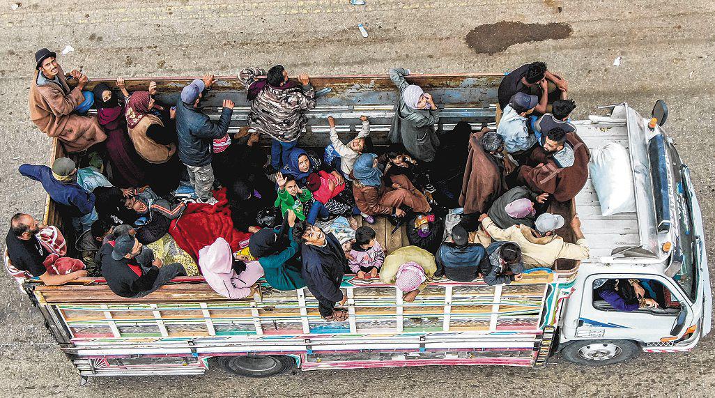 Syrian authorities evacuate Bedouin families from Sweida city