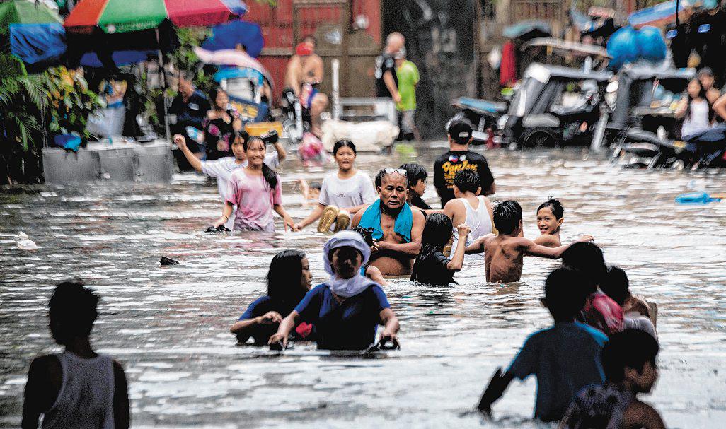 Typhoon Wipha tears across southern China, threatens Vietnam's coasts