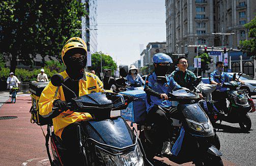 China's Gig Economy Booms, But Heatwave Leaves Workers Exposed